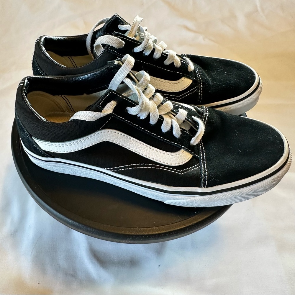 Vans Old Skool Classic Black and White Skate Shoe Unisex Men’s 5 / Women’s 6.5